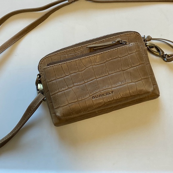 Burkely Small Croc Print Tan Leather Crossbody GUC - Picture 2 of 6